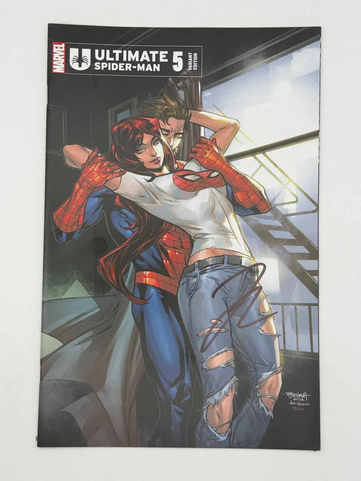 [Signed by Hickman] Ultimate Spider - Man 5 Unknown Comics Segovia Exclusive Var [INST] - East Coast Comics